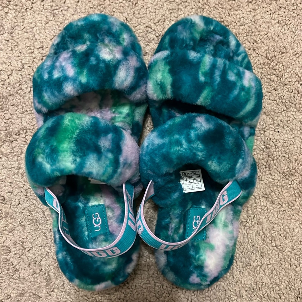 UGG Oh Yeah slide sandal, Size 10.